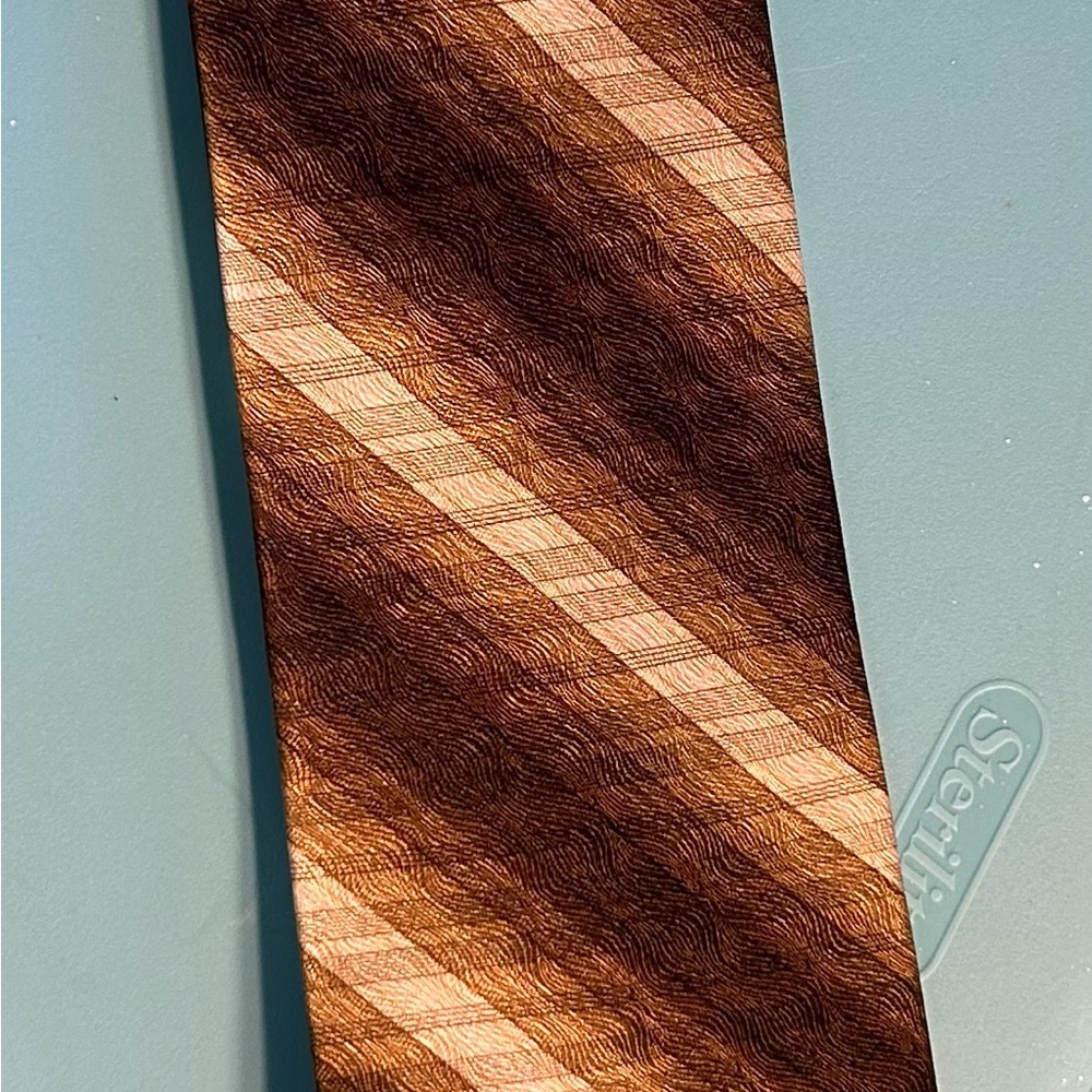 Laurent Benon Sophisticated Brown and Tan Striped 100% silk Tie. Great looking!
